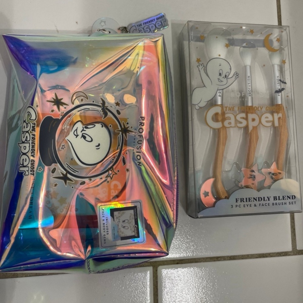 Profusion Casper make up bag and brush set